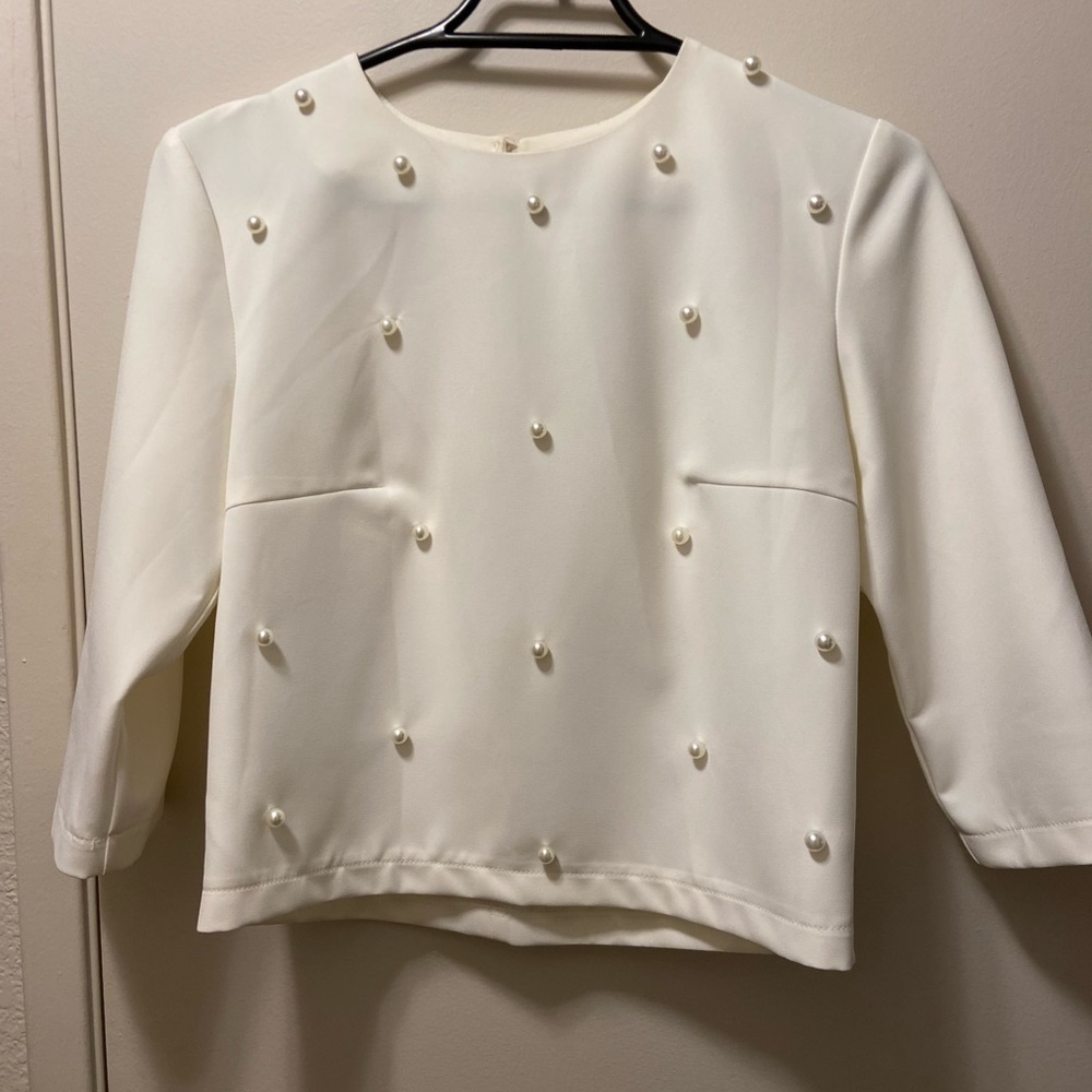 Blouse. Size S White color. 1/4 sleeves. Short . Used once.